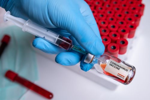 Μετάλλαξη κοροναϊού: Νέο εμβόλιο σε έξι μήνες από την BioNTech