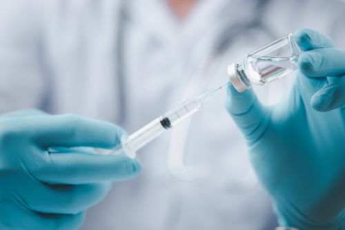Κοροναϊός: Η Βρετανία ενέκρινε το εμβόλιο της Pfizer – Ξεκινούν την επόμενη εβδομάδα οι εμβολιασμοί