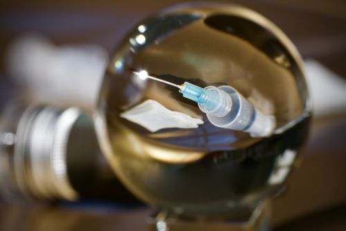 AstraZeneca – Ρωσία: Ανακοίνωσαν κοινές κλινικές δοκιμές για να συνδυάσουν τα εμβόλιά τους