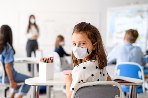 Σχολεία: Τι λένε οι τελικές εισηγήσεις των λοιμωξιολόγων – Πότε θα ανοίξουν