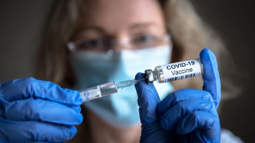 Εμβολιασμός κατά κοροναϊού: Πώς θα μάθετε αν ανήκετε στις πρώτες ομάδες