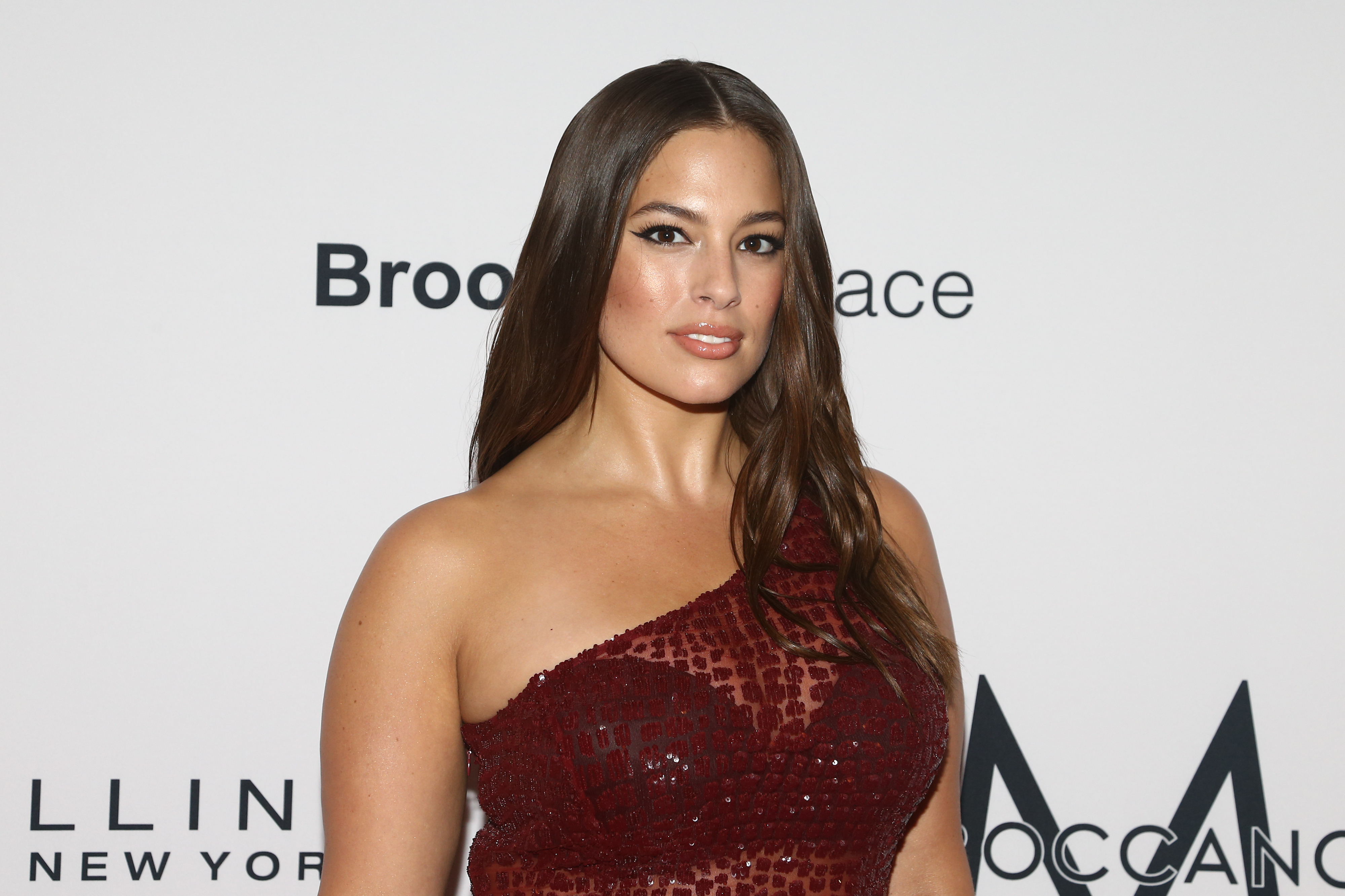 Βραδινή περιποίηση προσώπου από την Ashley Graham