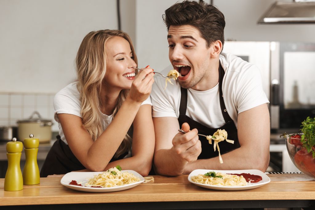 Υγιεινή διατροφή: Μήπως σας σαμποτάρει ο σύντροφός σας;