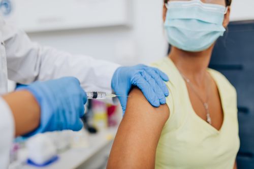 Κοροναϊός: Πώς επιδρά η νέα μετάλλαξη στην αποτελεσματικότητα των εμβολίων