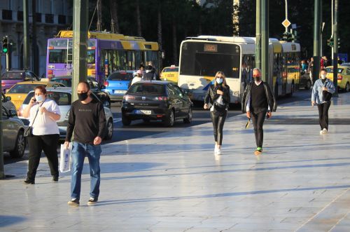 Έρχεται το lockdown ακορντεόν; Τι θα γίνει με σχολεία και λιανεμπόριο