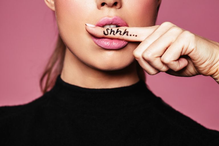 Ποιες συνήθειες αφυδατώνουν τα χείλη μας; | vita.gr
