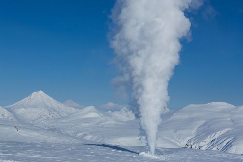 Ηφαίστειο πάγου στο Καζακστάν εκτοξεύει νερό που παγώνει αμέσως