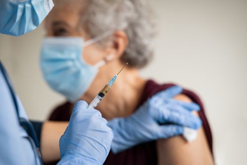 Εμβολιασμός κατά κοροναϊού: Αποκαλύπτει το χάσμα στις χώρες των δύο ταχυτήτων