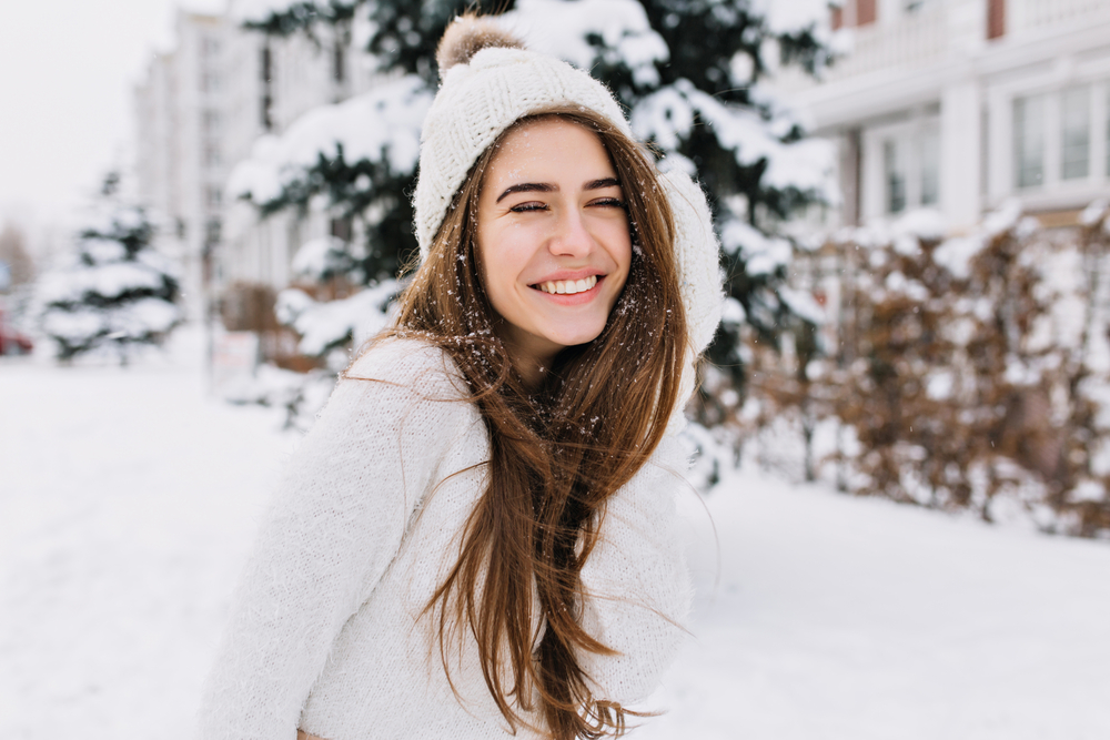 Winter haircare: Πώς επηρεάζει το κρύο τα μαλλιά μας;