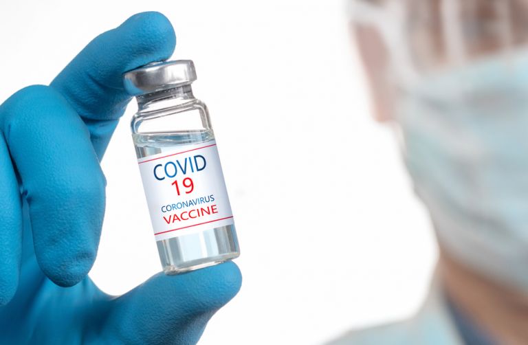 Εμβόλιο: Περιορίζει την μετάδοση του ιού; Η απάντηση των ειδικών | vita.gr
