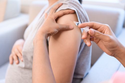 Μόσιαλος: Τι δείχνουν τα στοιχεία για τον εμβολιασμό στη διάρκεια της εγκυμοσύνης