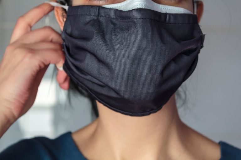 Ερευνα – κοροναϊός : Η χρήση διπλής μάσκας αυξάνει την προστασία έως 80% | vita.gr