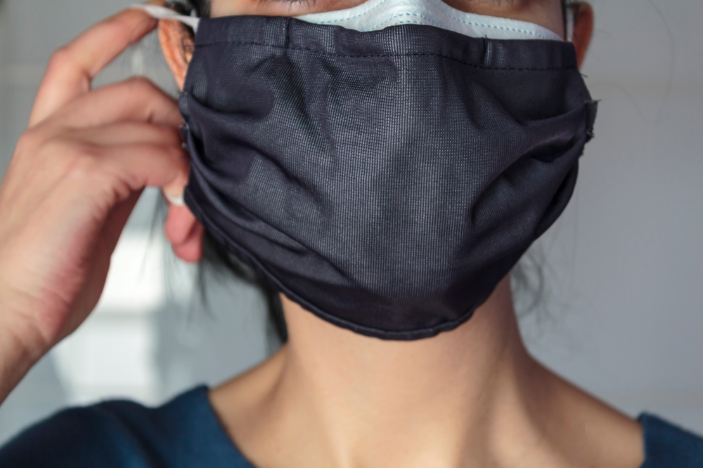 Ερευνα - κοροναϊός : Η χρήση διπλής μάσκας αυξάνει την προστασία έως 80%