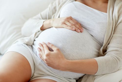 Κοροναϊός: Ποιες είναι οι επιπτώσεις της νόσου από τη μητέρα στο έμβρυο
