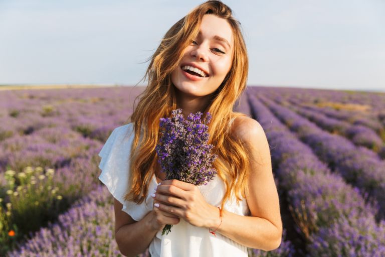 Well-being: Τέσσερις κινήσεις για να νιώσετε πιο ευτυχισμένοι στη στιγμή | vita.gr