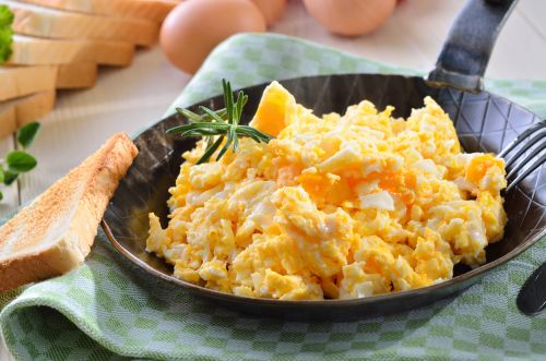 Μελάτα αυγά: Πότε γίνονται επικίνδυνα για την υγεία