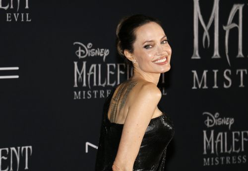 Τι έχει η Angelina Jolie στην τσάντα της;