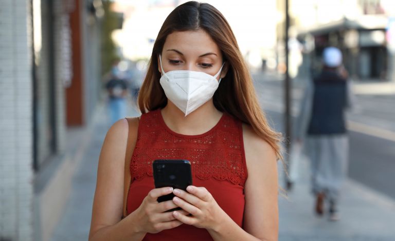 Δεν έχουμε τελειώσει ακόμα με την πανδημία – Θα πρέπει να φοράμε τις μάσκες για μήνες | vita.gr