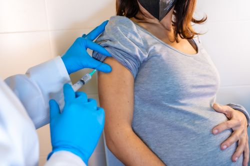 Θεμιστοκλέους: Υπάρχει πλάνο για τον εμβολιασμό των παιδιών – Σύντομα και οι έγκυες θα κάνουν AstraZeneca