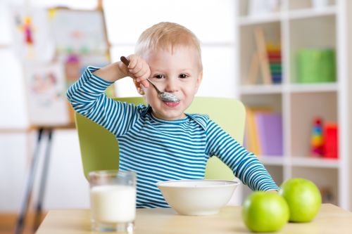 Πώς θα βεβαιωθούμε ότι το παιδί έχει μια σωστή διατροφή;