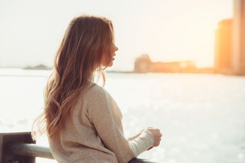 Πιο καλή η… μοναξιά: Γιατί προτιμάμε να μείνουμε με τον εαυτό μας;