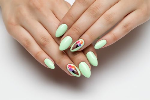 #Icecreamnails: Το νέο trend στο μανικιούρ που θα σας κάνει να… γλείφετε τα δάχτυλά σας