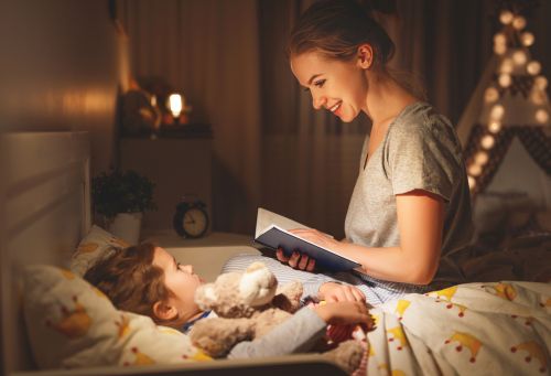 Τρεις συμβουλές για να πείσετε το παιδί να πάει για ύπνο… χωρίς μάχη