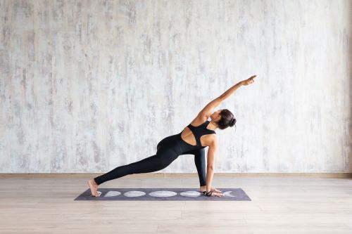 Κάψτε λίπος με αυτές τις ασκήσεις yoga