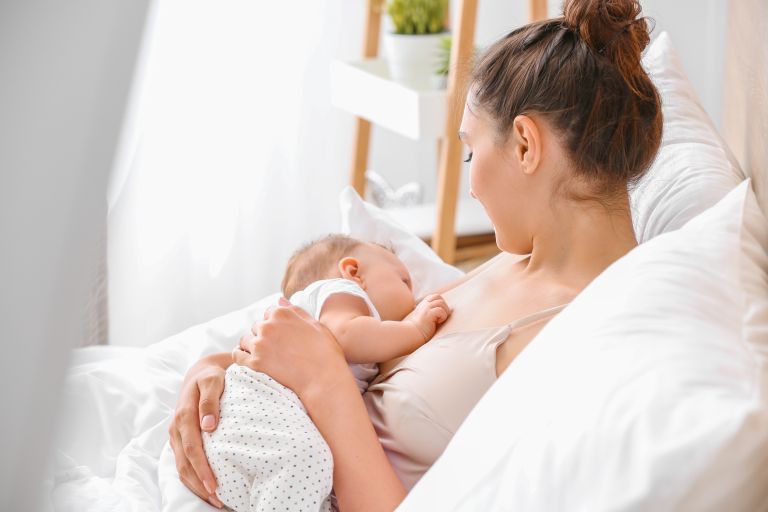 Μητρότητα: Να θηλάσω ή όχι; Τα υπέρ και τα κατά | vita.gr