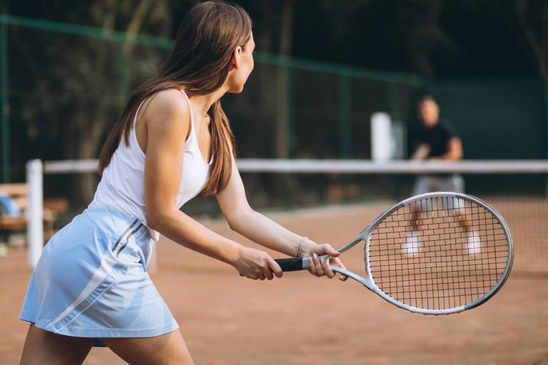 Κάν’το σαν τον Τσιτσιπά: Οι λόγοι που θα λατρέψετε το τένις | vita.gr