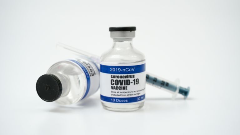 Έρευνες για ένα μόνο εμβόλιο που θα προστατεύει από κοροναϊούς και μεταλλάξεις | vita.gr