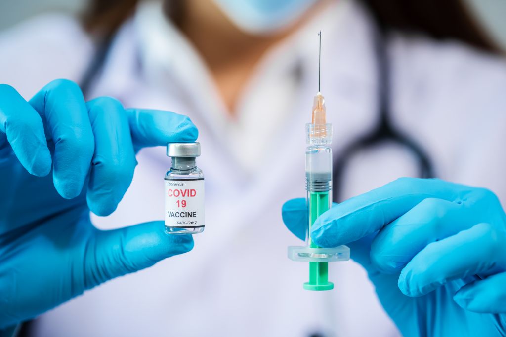 Κορωνοϊός - Ποιοι θα χρειαστούν και τρίτη δόση του εμβολίου