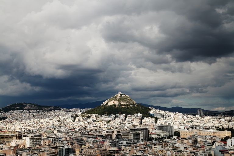 Καιρός: Καταιγίδες και το Σάββατο στην Αττική | vita.gr