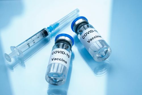 Pfizer: Πιθανή σύνδεση του εμβολίου με περιστατικά μυοκαρδίτιδας