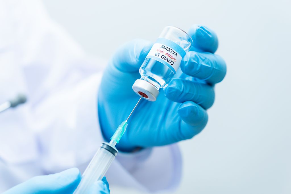 Covid-19: Μόνο ο εμβολιασμός παρέχει προστασία από τις μεταλλάξεις