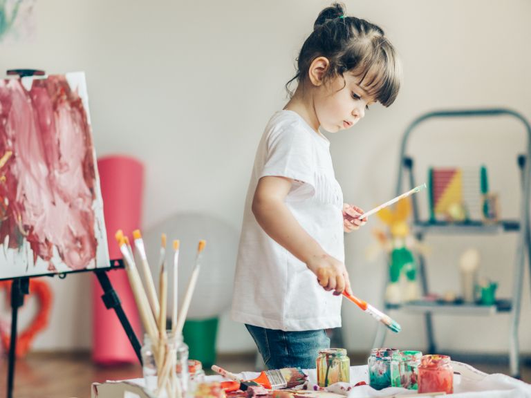 Τι προσφέρει στο παιδί η ενασχόληση με τη ζωγραφική; | vita.gr