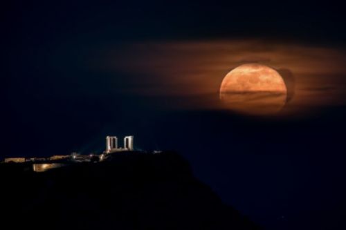 «Φεγγάρι της Φράουλας»: Γιατί ξεχωρίζει η υπερπανσέληνος το βράδυ της Πέμπτης