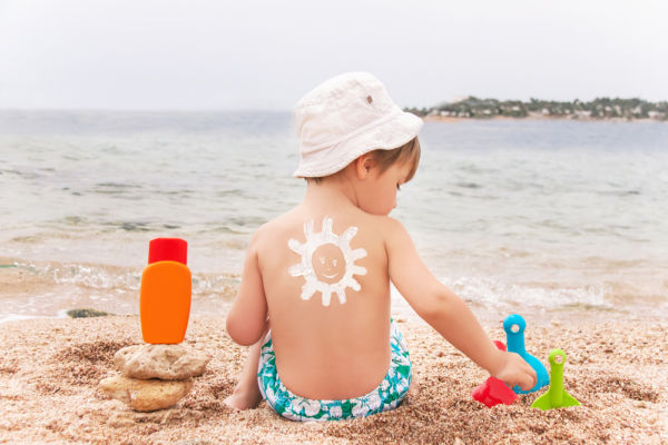 Παιχνίδια στον ήλιο: Πώς θα κρατήσουμε τα παιδιά ασφαλή; | vita.gr