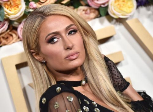 Η βραδινή ρουτίνα περιποίησης της Paris Hilton