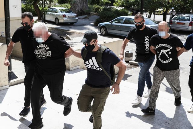 Σωρεία κακουργηματικών πράξεων σε βάρος του αστυνομικού και του πατέρα της 18χρονης | vita.gr