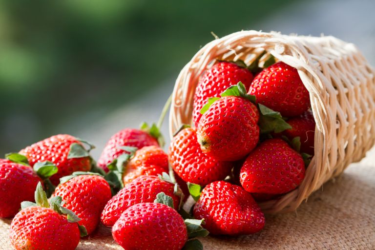 Φράουλες – Ο καλοκαιρινός «σύμμαχος» της υγείας | vita.gr
