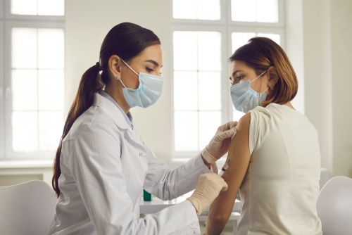 Νέα μελέτη για τον κοροναϊό: Οι εμβολιασμένοι είναι λιγότερο μολυσματικοί από τους μη εμβολιασμένους