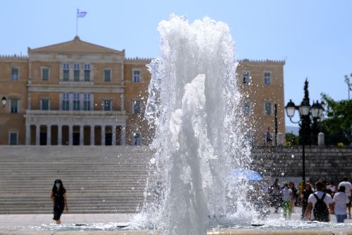 Καιρός: Ο καύσωνας και το ακραίο «ατμοσφαιρικό μποτιλιάρισμα»