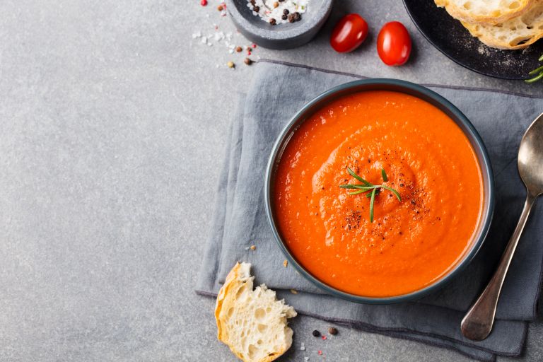 Σούπα ντομάτας με κόκκινες πιπεριές  | vita.gr
