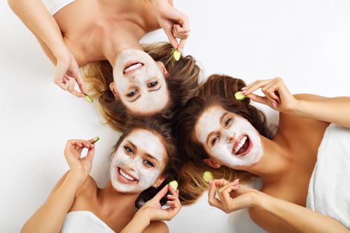 Binge masking: Τι ξέρετε για τη νέα τάση στην περιποίηση προσώπου;