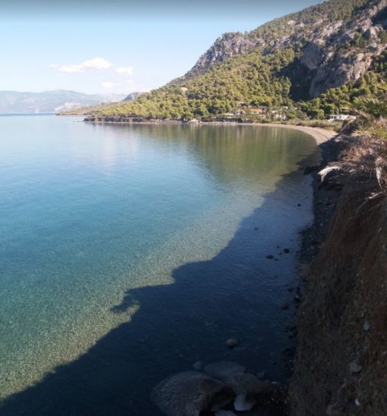 Αλμύρα: Η παραδεισένια παραλία μόλις μία ώρα μακριά από την Αθήνα