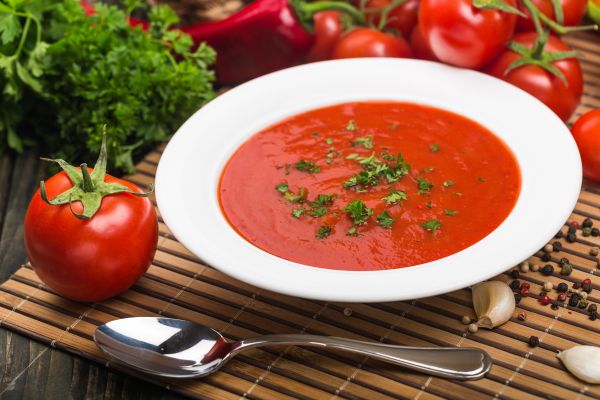 Σούπα ντομάτας με κόκκινες γλυκιές πιπεριές | vita.gr