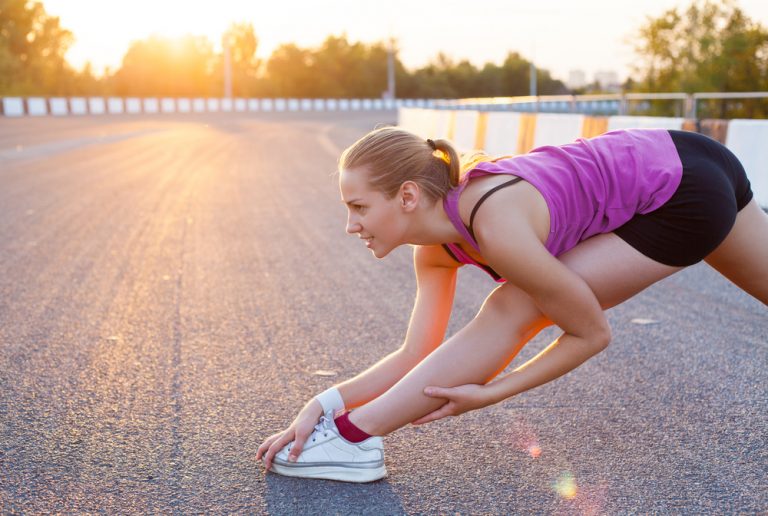 Stretching time: Εύκολες διατάσεις μυών των ποδιών