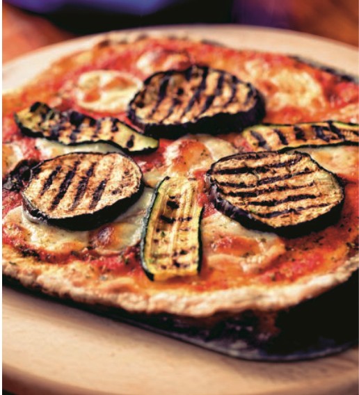 Θρεπτική πίτσα με κολοκυθάκια και μελιτζάνα | vita.gr