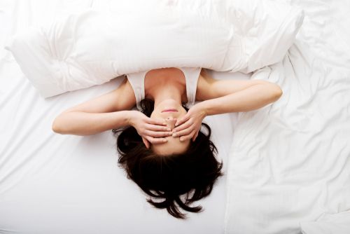Υπνική άπνοια και ροχαλητό: Μήπως φταίνε οι ορμόνες σας;